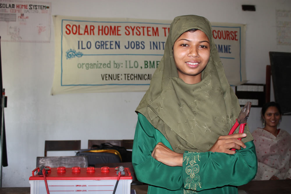 A young female trainee in the solar home system servicing course that was conducted across Bangladesh as part of the ILO Green Jobs initiative